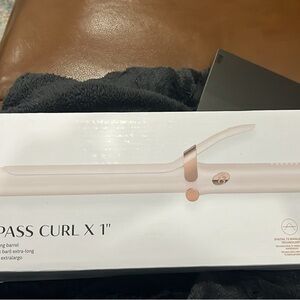 T3 Curling Iron in White and Rose Gold